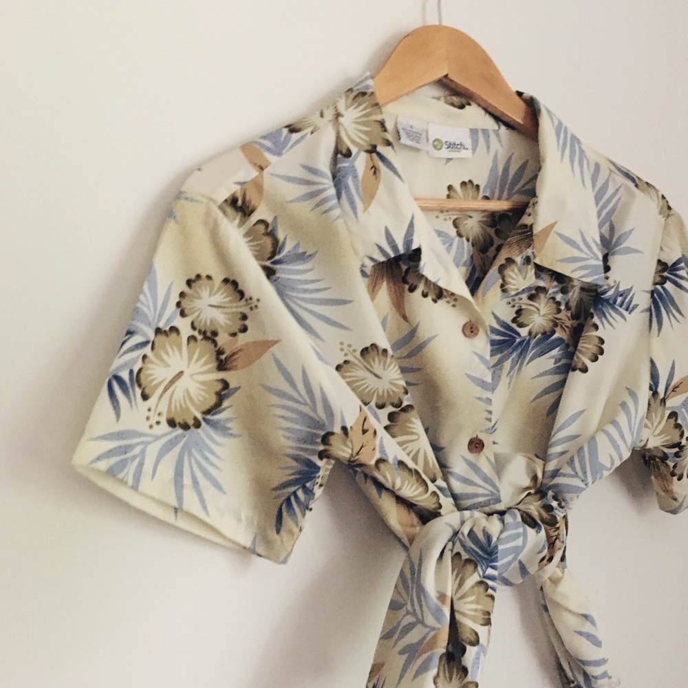 SOLD Aloha Floral Top - Picture 2 of 4